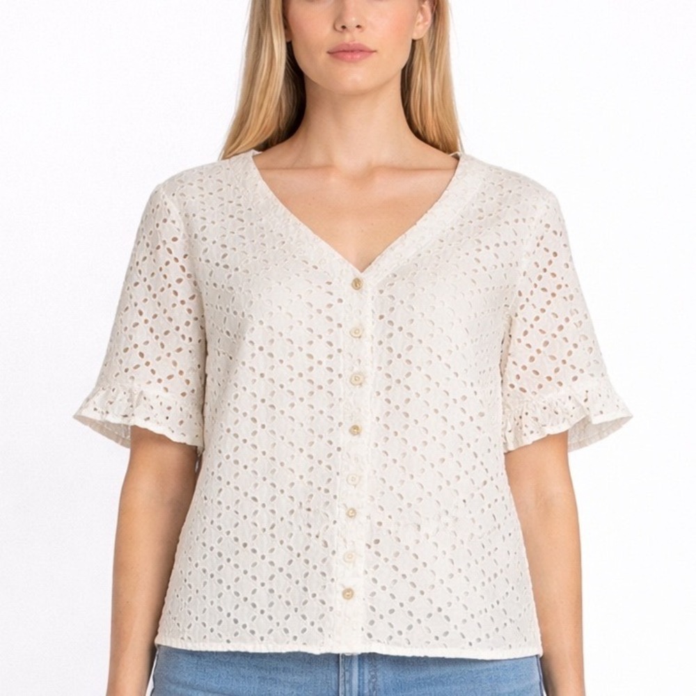 Court & Rowe Womens White Eyelet Lace Button Front V-Neck Blouse S Short Sleeve